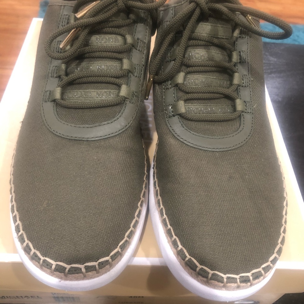 Comfortable casual tennis shoes.